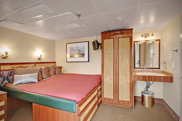Un Cruise Adventures S.S Legacy Accommodation Admiral Cabin.jpg